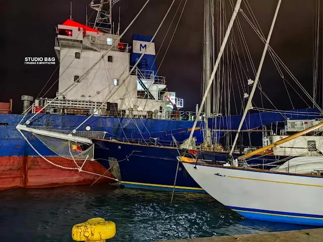 Οι άνεμοι παρέσυραν φορτηγό πλοίο στο Ναύπλιο, προσέκρουσε σε σκάφη! ΦΩΤΟ