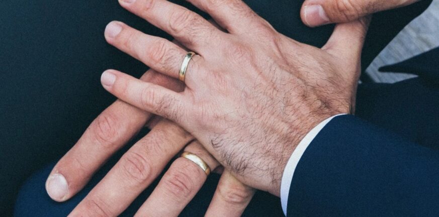 Ομόφυλα ζευγάρια: Έγινε ο πρώτος γάμος στο Λουτράκι – Ο τρίτος πανελλαδικά ΦΩΤΟ