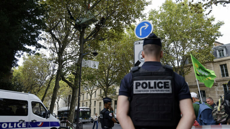 Ποινές φυλάκισης σε τρεις Γάλλους αστυνομικούς για άσκηση υπερβολικής βίας κατά τη σύλληψη ενός νεαρού μαύρου