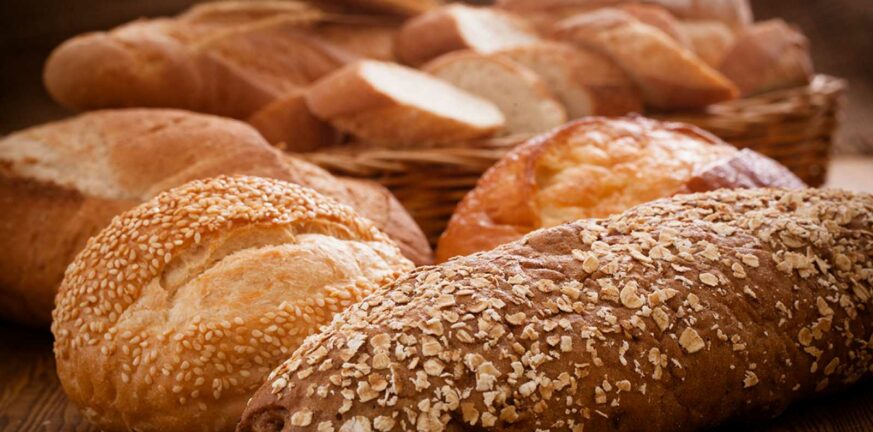 Ακρίβεια: Δεν «πέφτει» η τιμή σε ψωμί και δημητριακά 