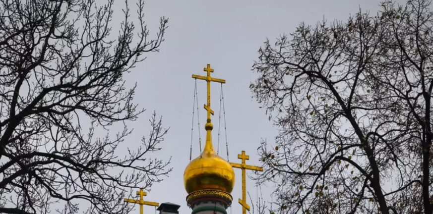Ρωσία: Απαγόρευσαν σε ιερέα να λειτουργεί επειδή τάχθηκε κατά του πολέμου στην Ουκρανία