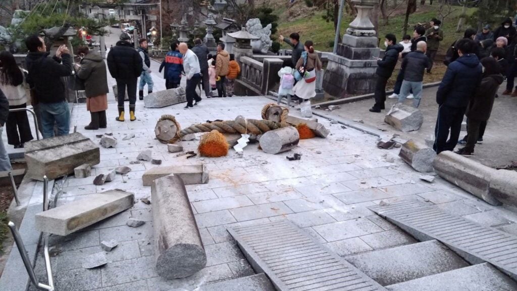 Η Ιαπωνία μετρά τις πληγές της μετά το σεισμό 7,6 Ρίχτερ - ΦΩΤΟ
