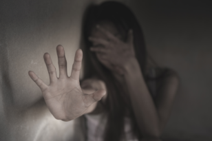 Φρίκη στα Πατήσια: 56χρονος βίαζε την κόρη της συντρόφου του από την ηλικία των 8 ετών