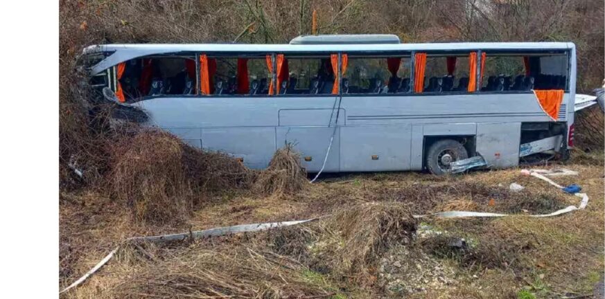 Τροχαίο στη Βουλγαρία: «Οι επιβάτες βγήκαν από τα σπασμένα τζάμια του λεωφορείου» - λέει ο δεύτερος οδηγός της νταλίκας
