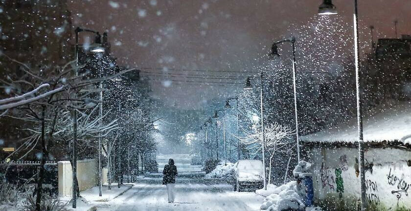 'Επεσαν τα πρώτα χιόνια στην Αττική - Διακοπή της κυκλοφορίας στη Λεωφόρο Πάρνηθος