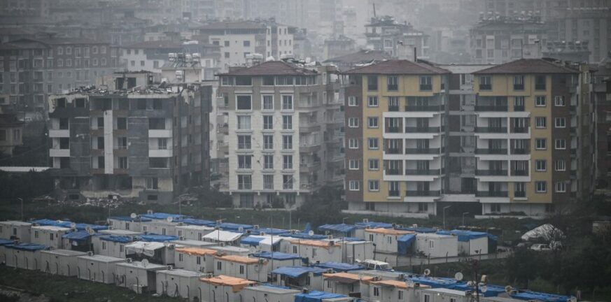 Ένας χρόνος από τους φονικούς σεισμούς στην Τουρκία: Στοιχειώνουν οι αναμνήσεις, προβληματίζει το αύριο
