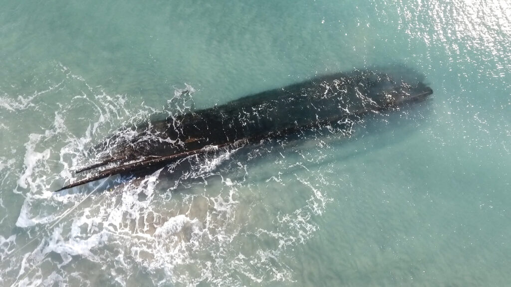 Canada: Mysterious shipwreck that appeared overnight on a beach is at risk from severe weather
 – 2024-03-11 18:00:09