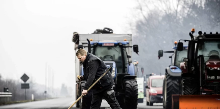 Βέλγιο: 15 τρακτέρ έφτασαν έξω από το σπίτι του Βέλγου Πρωθυπουργού