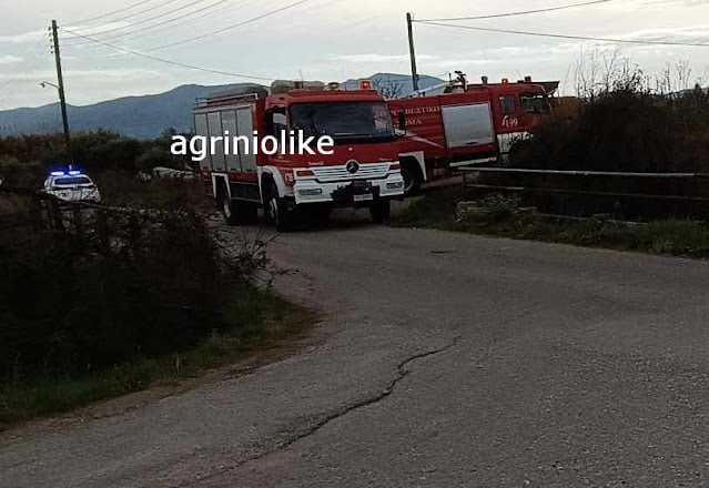 Αγρίνιο: Αυτοκίνητο έπεσε μέσα σε αύλακα - Κινητοποίηση της Πυροσβεστικής ΦΩΤΟ