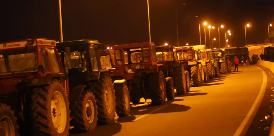 Οι αγρότες έστησαν μπλόκο στο τελωνείο των Ευζώνων – Συντονίζουν το μεγάλο συλλαλητήριο της Δευτέρας-ΒΙΝΤΕΟ