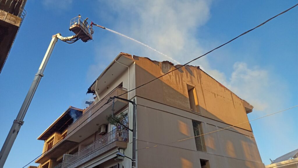 Αγρίνιο: Καταστροφή από φωτιά σε σπίτι στον Άγιο Κωνσταντίνο ΦΩΤΟ - ΒΙΝΤΕΟ