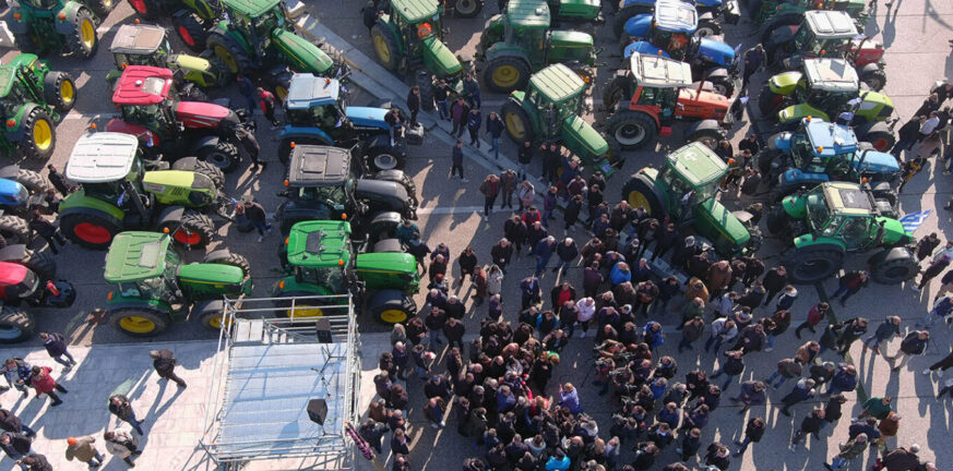 Οι αγρότες αποφάσισαν: Κλείνουν εθνικές οδούς και κατεβαίνουν στην Αθήνα με τα τρακτέρ
