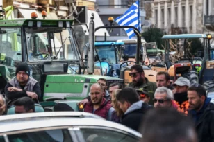 Αγρότες: Ώρα αποφάσεων - Συνεδριάζουν στη Νίκαια, κλείνουν τελωνεία και εξετάζουν κάθοδο στην Αθήνα