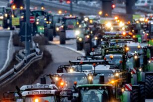 Αποκλείουν δρόμους οι αγρότες στην Ολλανδία - ΒΙΝΤΕΟ