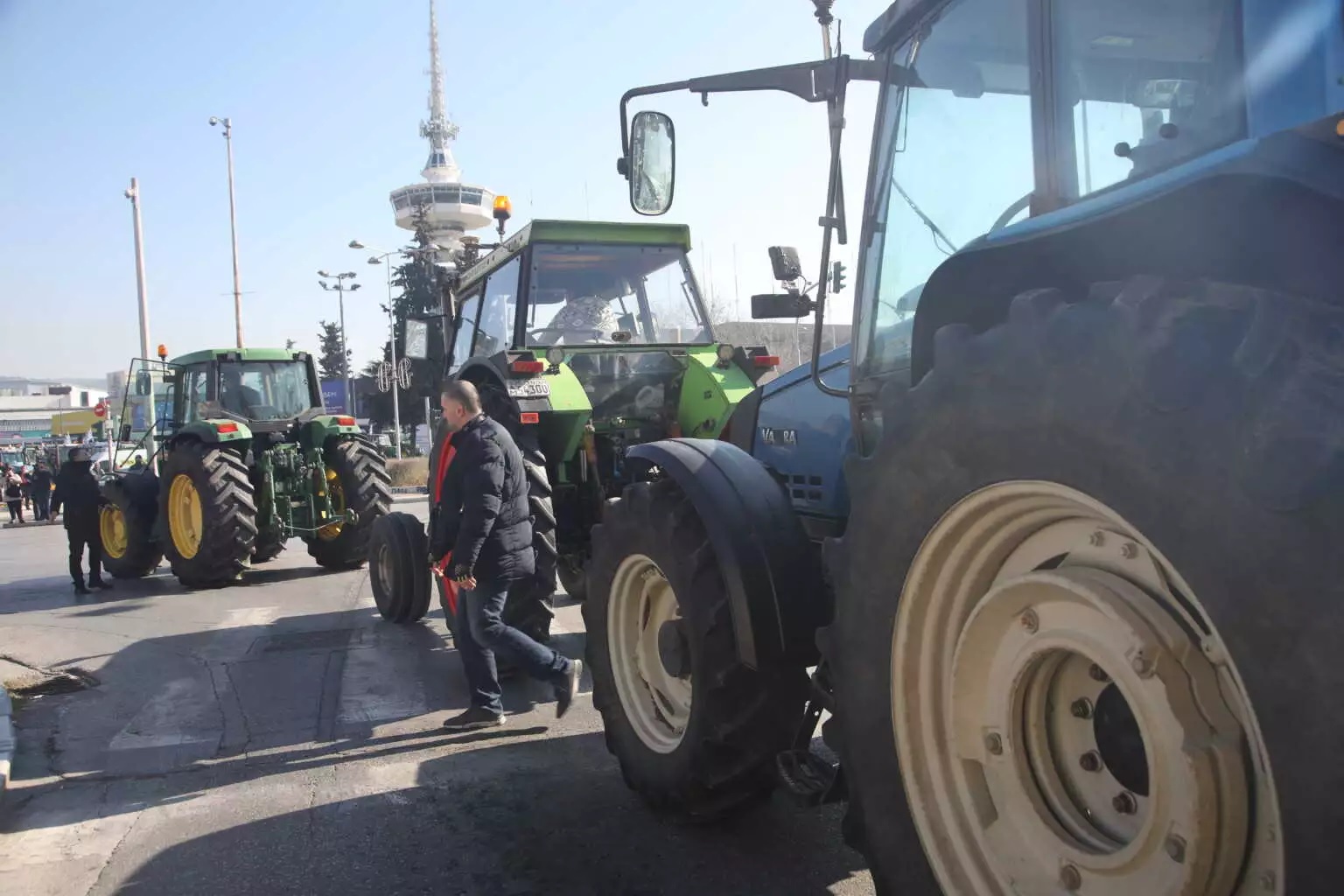 Farmers “warm up” the tractors for Tuesday – They prepare and symbolically close the roads
 – 2024-02-21 17:23:35