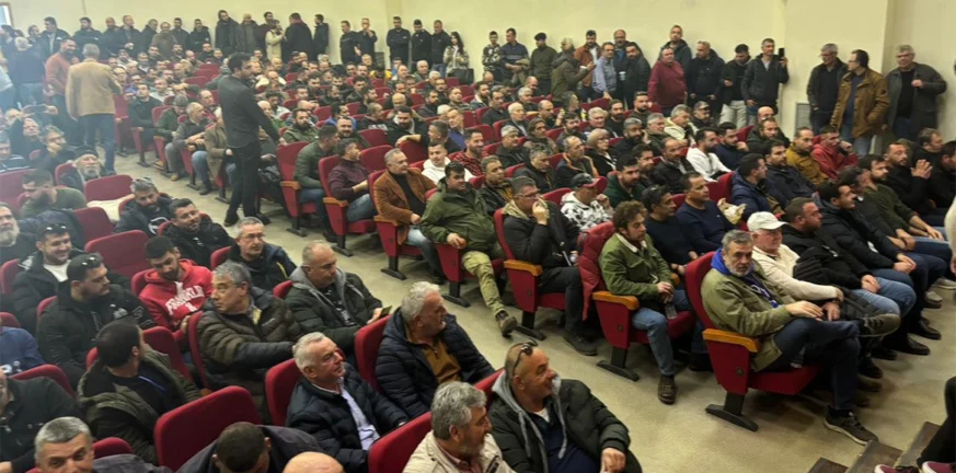 Αγρότες: Συνεδριάζουν στη Νίκαια - Προτείνουν αποκλεισμό εθνικών οδών και κάθοδο στην Αθήνα
