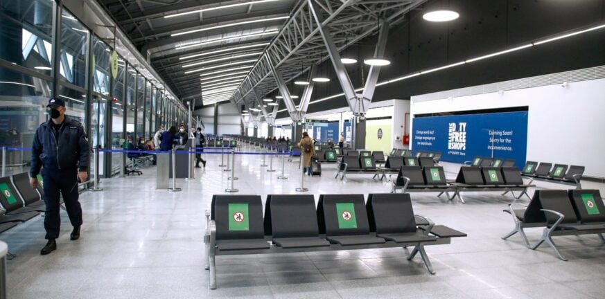 Θεσσαλονίκη: Παραπέμπεται σε δίκη αστυνομικός για παράνομη διακίνηση μεταναστών από το αεροδρόμιο