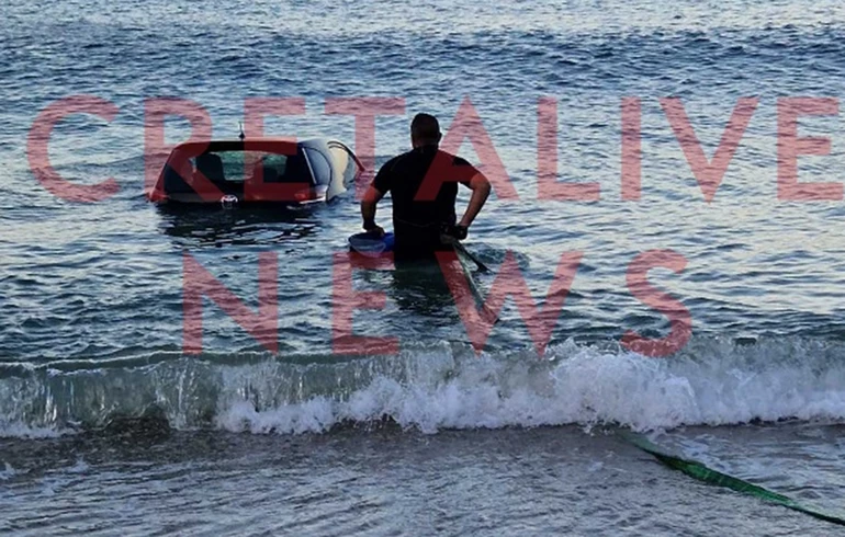 Εριξε το αυτοκίνητο της συντρόφου του στη θάλασσα - Το απίστευτο περιστατικό στην Κρήτη ΦΩΤΟ