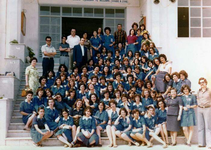 Σαν σήμερα 6 Φεβρουαρίου 1982 καταργείται η ποδιά στα Ελληνικά σχολεία - Δείτε τι άλλο συνέβη