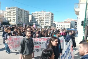 Πάτρα: Η δημοτική αρχή στο πανεκπαιδευτικό συλλαλητήριο για τα ιδιωτικά ΑΕΙ
