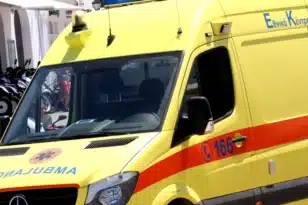 Αίγιο: Σε κρίσιμη κατάσταση στο νοσοκομείο νεαρή σερβιτόρα που παρασύρθηκε ενώ εργαζόταν