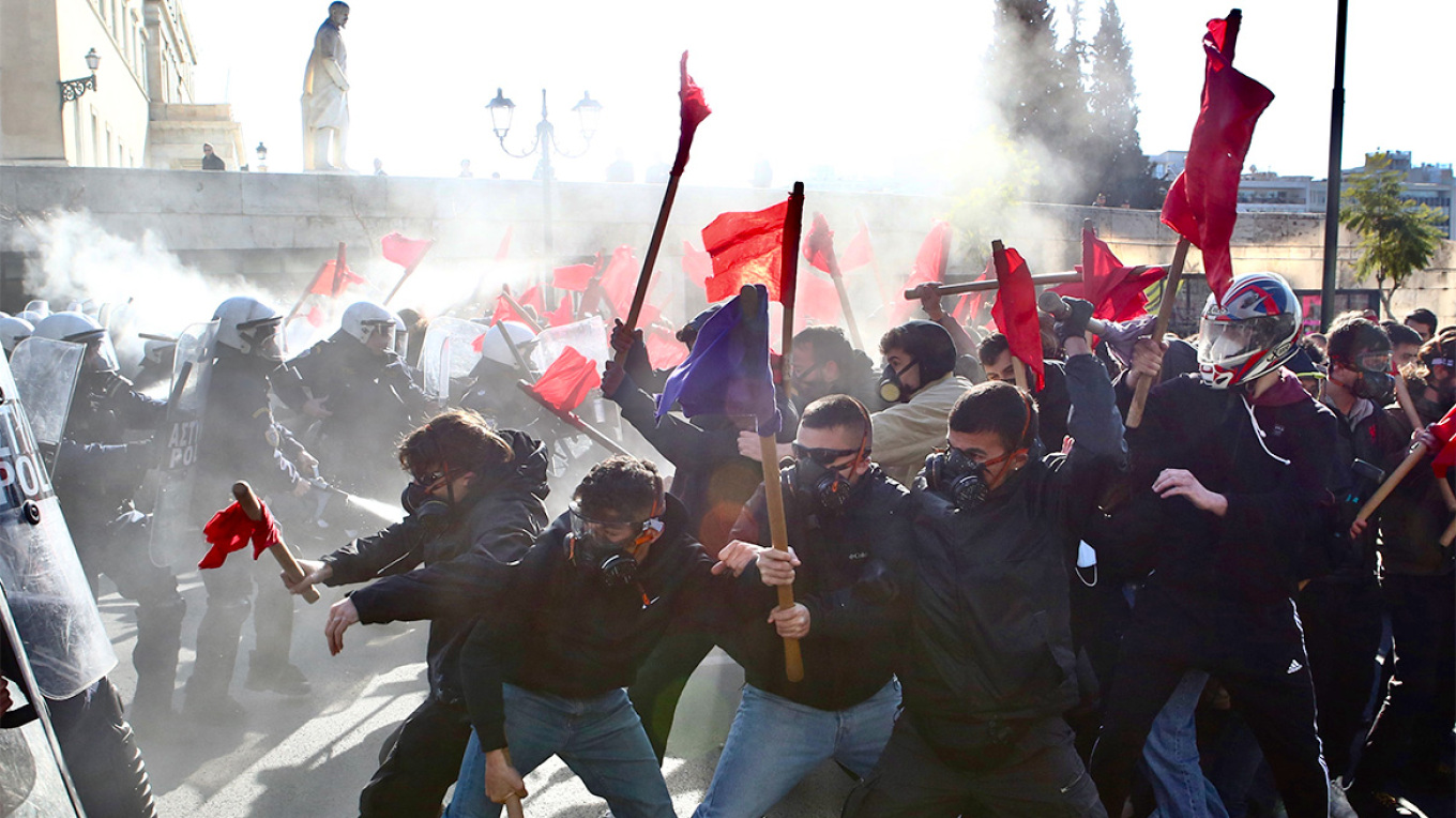 Πανεκπαιδευτικό Συλλαλητήριο: Επεισόδια μικρής έκτασης στο κέντρο της Αθήνας