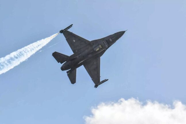 Πτώση F-16 στην Ψαθούρα: Τι δηλώνει ο καπετάνιος που έσπευσε για τη διάσωση του 29χρονου πιλότου ΒΙΝΤΕΟ