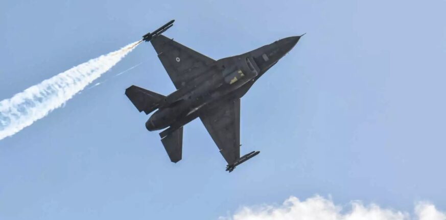 Ψαθούρα: Καρέ - καρέ η επιχείρηση διάσωσης του πιλότου μετά την πτώση του F-16 - Βρέθηκε μετά από 1,5 ώρα