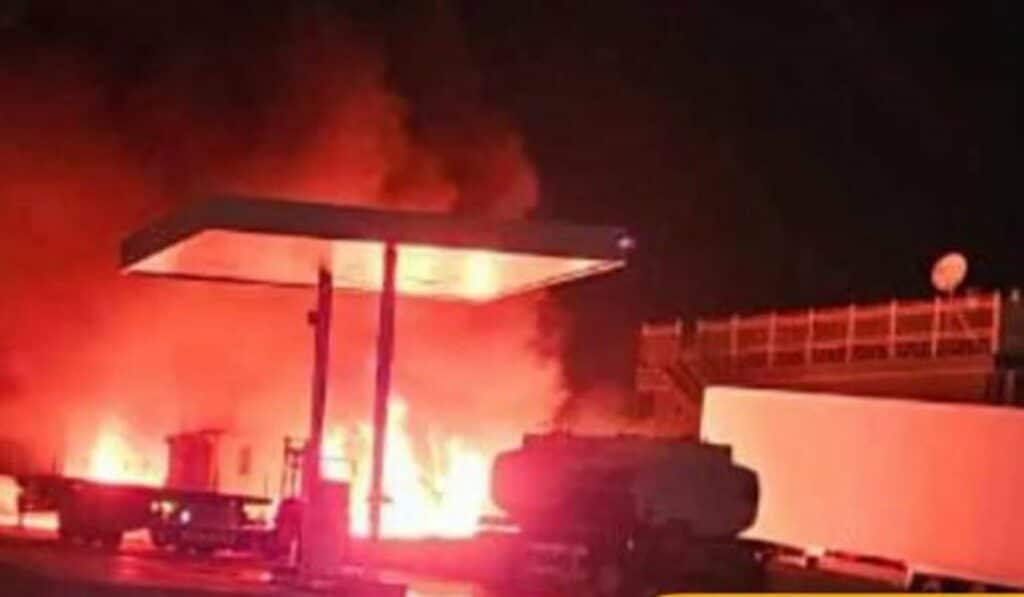 Μάνδρα: Στις φλόγες τα ξημερώματα δύο φορτηγά δίπλα σε πρατήριο υγρών καυσίμων - ΦΩΤΟ
