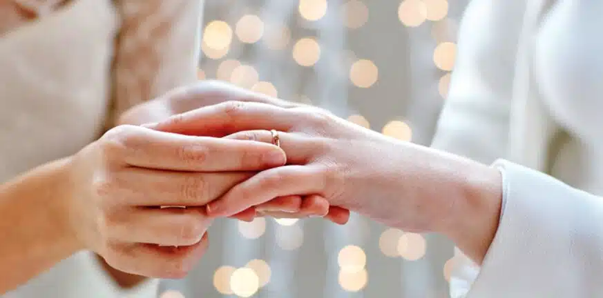 Προ των πυλών ο πρώτος γάμος ομόφυλων στη Πάτρα - Ετοιμάζονται να παντρευτούν δύο γυναίκες