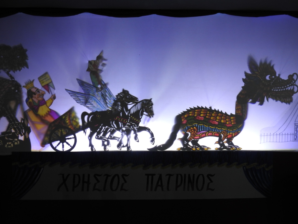 Περί Σκιών: Ο Χρήστος Πατρινός παρουσιάζει την παράσταση «Ο Καραγκιόζης στην καρναβαλούπολη»