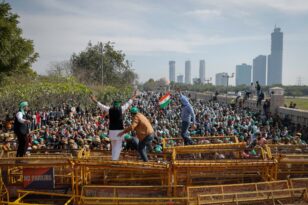 Ινδία: Χιλιάδες αγρότες πολιορκούν το Νέο Δελχί - ΒΙΝΤΕΟ