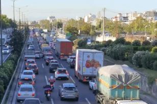 Κίνηση στους δρόμους: Καθηλωμένα τα αυτοκίνητα στη λεωφόρο Κηφισού, λόγω τροχαίου