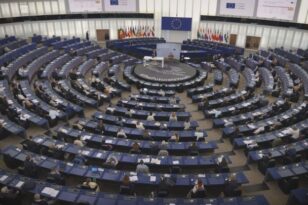Ψήφισμα Ευρωκοινοβουλίου: Πολιτικές σκοπιμότητες βλέπει η κυβέρνηση, «προπαγάνδα Μητσοτάκη» και διασυρμό της χώρας η αντιπολίτευση
