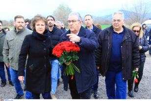 Κουτσούμπας: 57 κόκκινα τριαντάφυλλα για τις 57 ψυχές που χάθηκαν στα Τέμπη