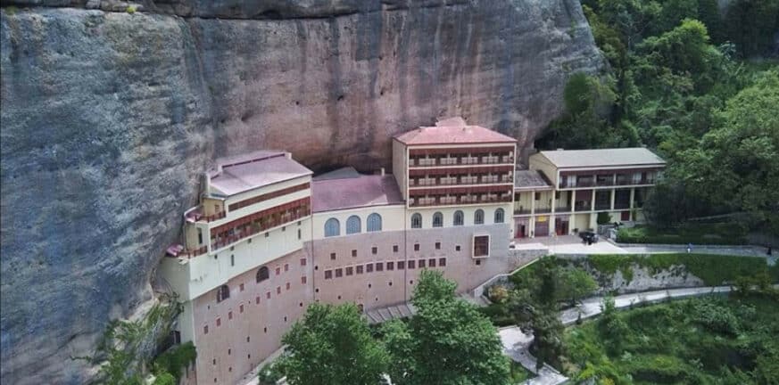 Καλάβρυτα: Παρουσία Μενδώνη τα θυρανοίξια του Καθολικού της βυζαντινής Μονής Μεγάλου Σπηλαίου