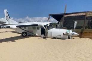Μεξικό: Αεροπλάνο έκανε αναγκαστική προσγείωση σε παραλία - Νεκρός ένας λουόμενος - ΒΙΝΤΕΟ