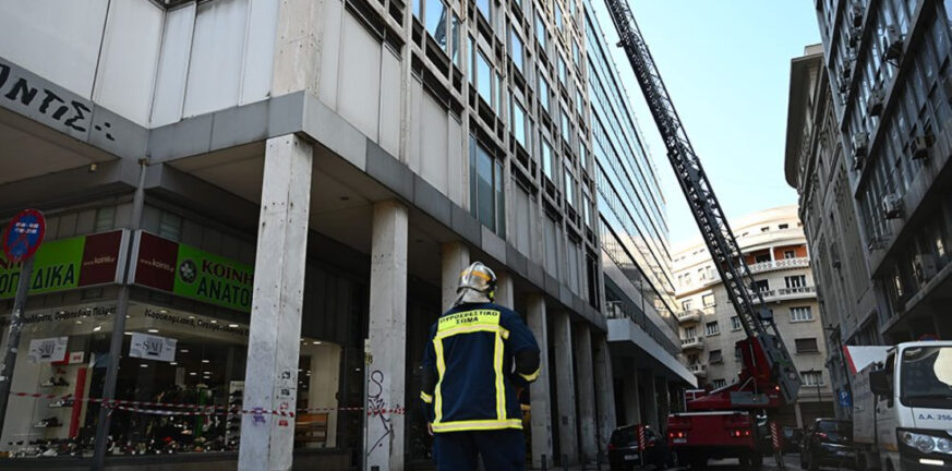 Βόμβα στην Σταδίου: Φόβοι για δεύτερο χτύπημα έχουν καταγραφεί δυο άτομα - Τι εξετάζει η Αντιτρομοκρατική