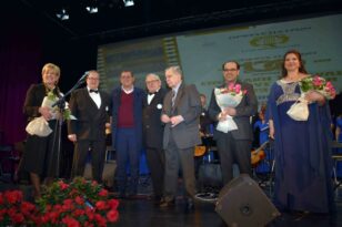 Ο Κώστας Πελετίδης και η Βίβιαν Σαμούρη στην εκδήλωση της χορωδίας του «Ορφέα»