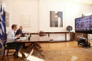Μητσοτάκης: Τηλεδιάσκεψη με επικεφαλής των Πρεσβειών στο εξωτερικό – Στο επίκεντρο η επιστολική ψήφος