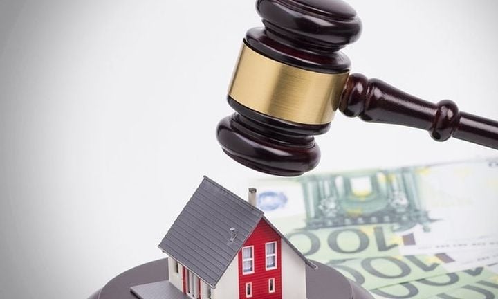Δανειολήπτες - Εξωδικαστικός συμβιβασμός: Πώς οι οφειλέτες μπορούν να σταματήσουν τους πλειστηριασμούς