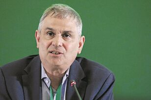 Σαχινίδης: Δεύτεροι στις Ευρωεκλογές, πρώτοι στις Εθνικές - Ο πρ. υπουργός στην «Π» για ακρίβεια, ακροδεξιά, ΠΑΣΟΚ