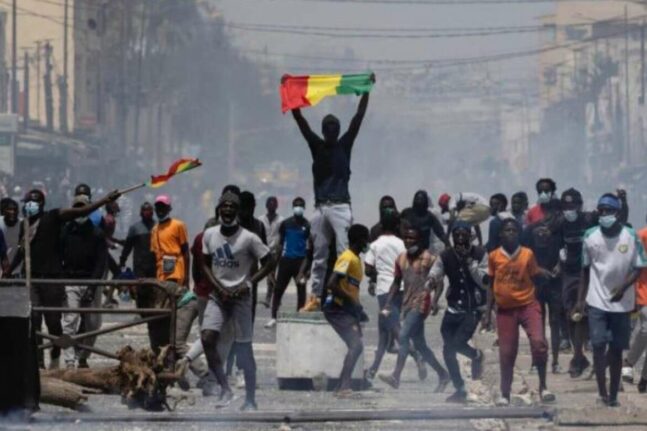 Σενεγάλη: Πλήθος διαδηλωτών για την αναβολή των προεδρικών εκλογών