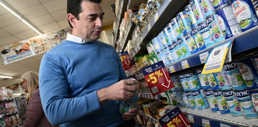 Σκρέκας: Από την Παρασκευή οι μειώσεις σε τιμές χιλιάδων προϊόντων στα ράφια των σούπερ μάρκετ