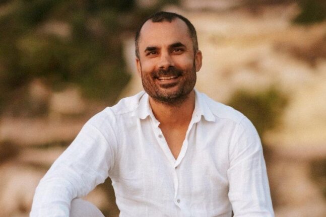 Πάτρα: Ο Νικόλας Σμυρνάκης θα μιλήσει για τις «18 εκδοχές της Αγάπης»