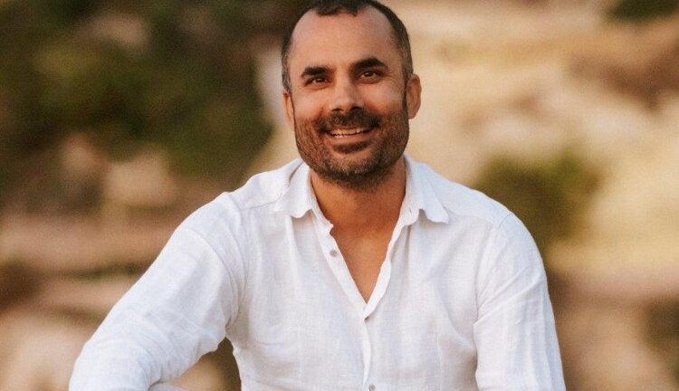Πάτρα: Ο Νικόλας Σμυρνάκης θα μιλήσει για τις «18 εκδοχές της Αγάπης»