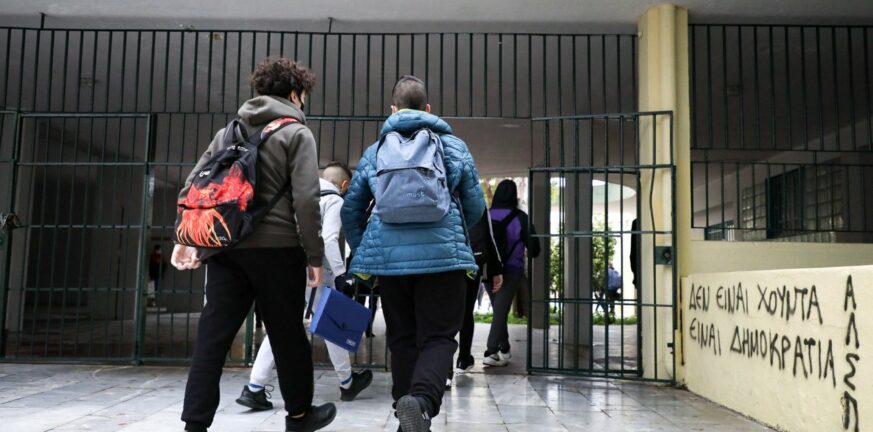 «Μαθητές κυκλοφορούν με στιλέτα και σε πατρινά σχολεία!» - Στην «Π» ο πρόεδρος του «Χαμόγελου του Παιδιού» Κώστας Γιαννόπουλος