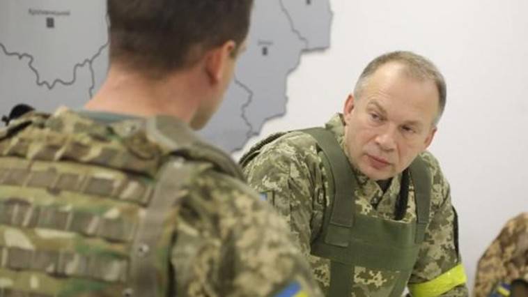 Ουκρανία: Ο Ζελένσκι τελείωσε και επίσημα τον Ζαλούζνι – Ποιος αναλαμβάνει τον στρατό