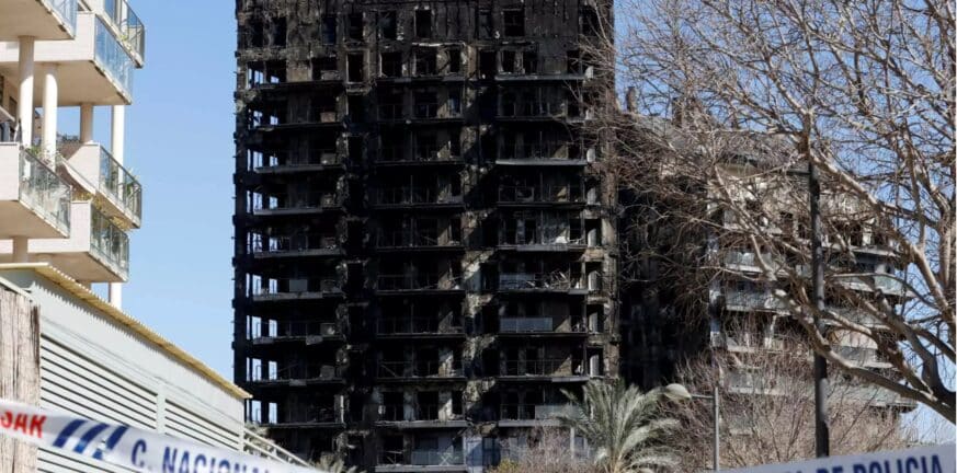 Αυξάνονται οι νεκροί από τη φωτιά σε 14ωροφο κτίριο στη Βαλένθια