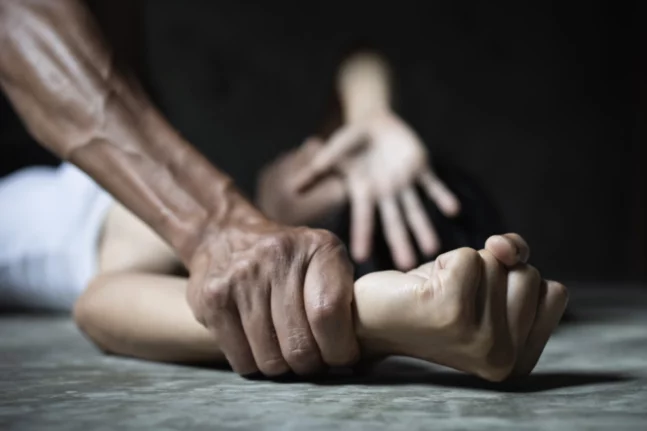 Χειροπέδες σε δύο άνδρες για σεξουαλική κακοποίηση σε βάρος ανηλίκων